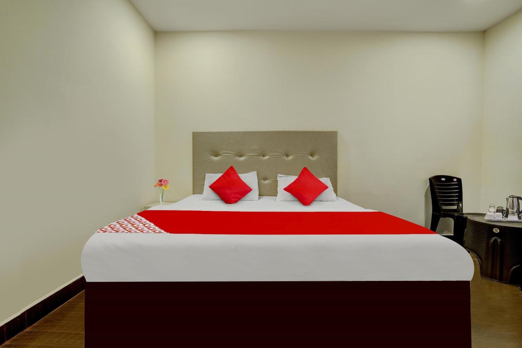 Oyo Flagship The Chirag Resort Bhandāra Buitenkant foto